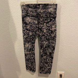Lululemon cropped leggings. Barely worn!